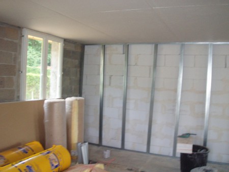 ISOLATION D'UN MUR EN PARPAINGS (Pose de l'isolant + placo) 